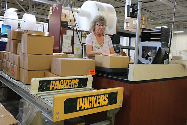 使用集成的尺寸和称重解决方案有助于Packers Pro Shop的在线配送更具成本效益