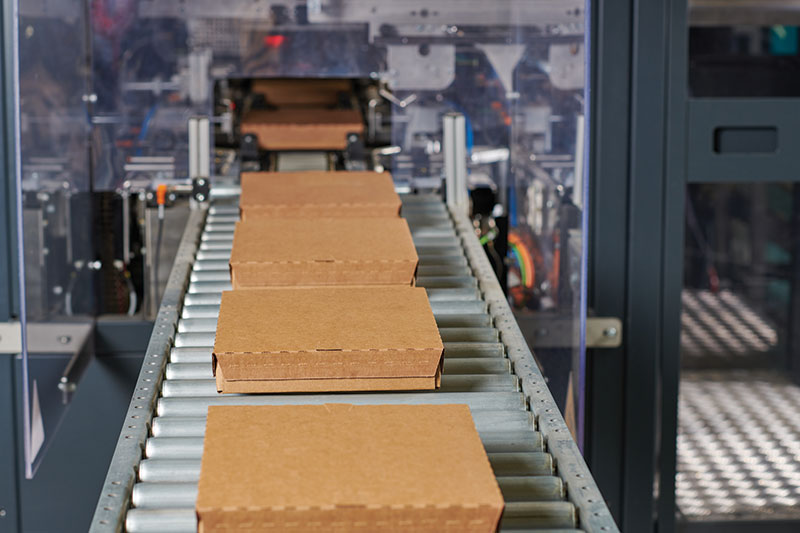 密封空气的I-Pack机器提供每分钟15包的吞吐率。盒子高度降低到包装中最高的产品，降低了尺寸重量和运费