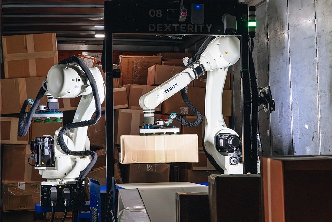 Dexterity AI’s proprietary mobile robot design, DexR, navigates autonomously to the back of trailers and connects to a powered conveyor system that feeds the robot boxes directly from the sortation system.