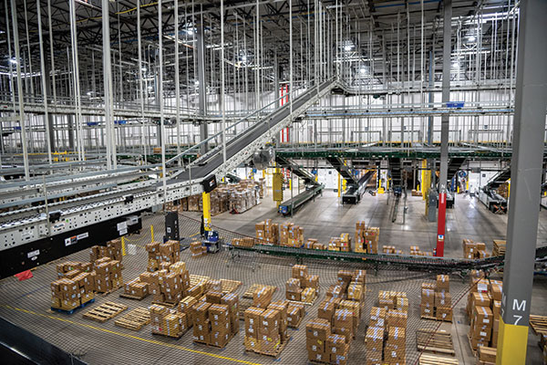 American Eagle Outfitters embraces fulfillment at the edge - Modern  Materials Handling